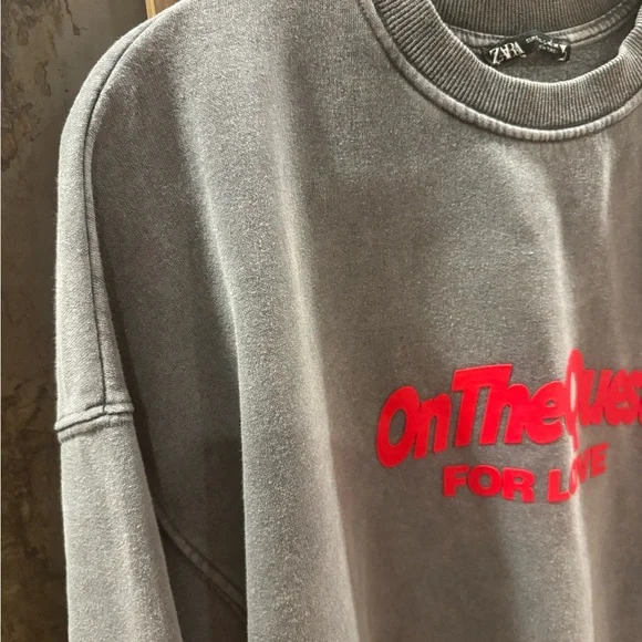 Zara Gray and Red Crewneck Sweater Relaxed Fit - Picture 4 of 12